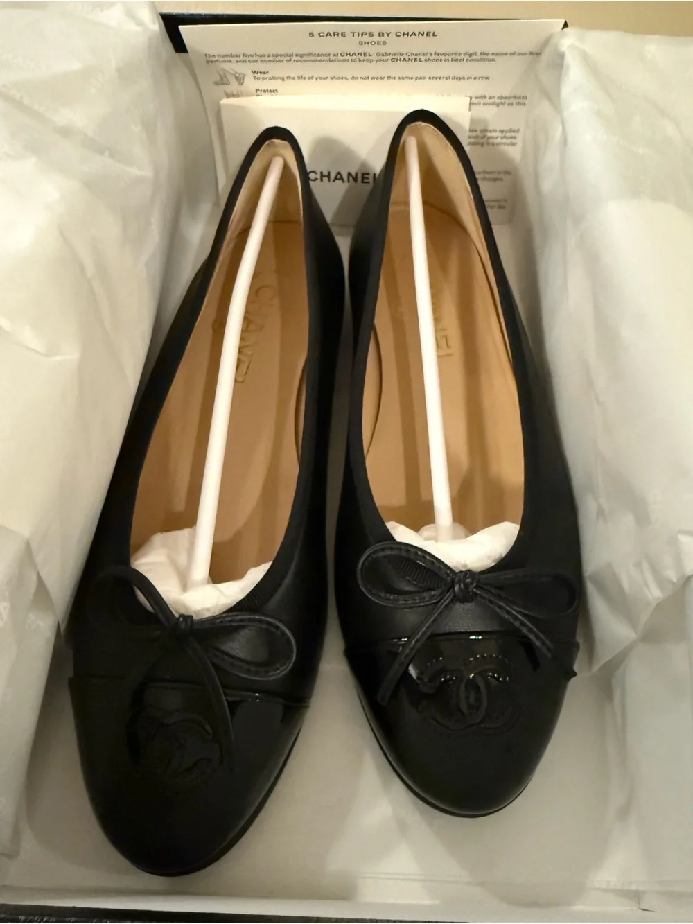 CHANEL Black Leather Cap-Toe Bow Ballet Flats